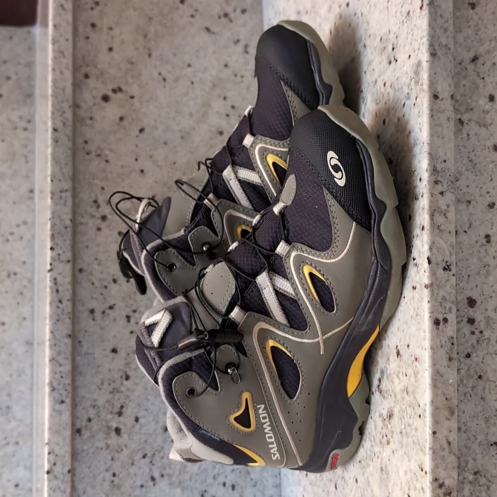 Salomon mid wrap hikers size USA 4 UK3.5 EUR 36
